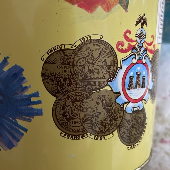 Virginia Amaretti in beautiful jewellery box - Picture 6 of 10